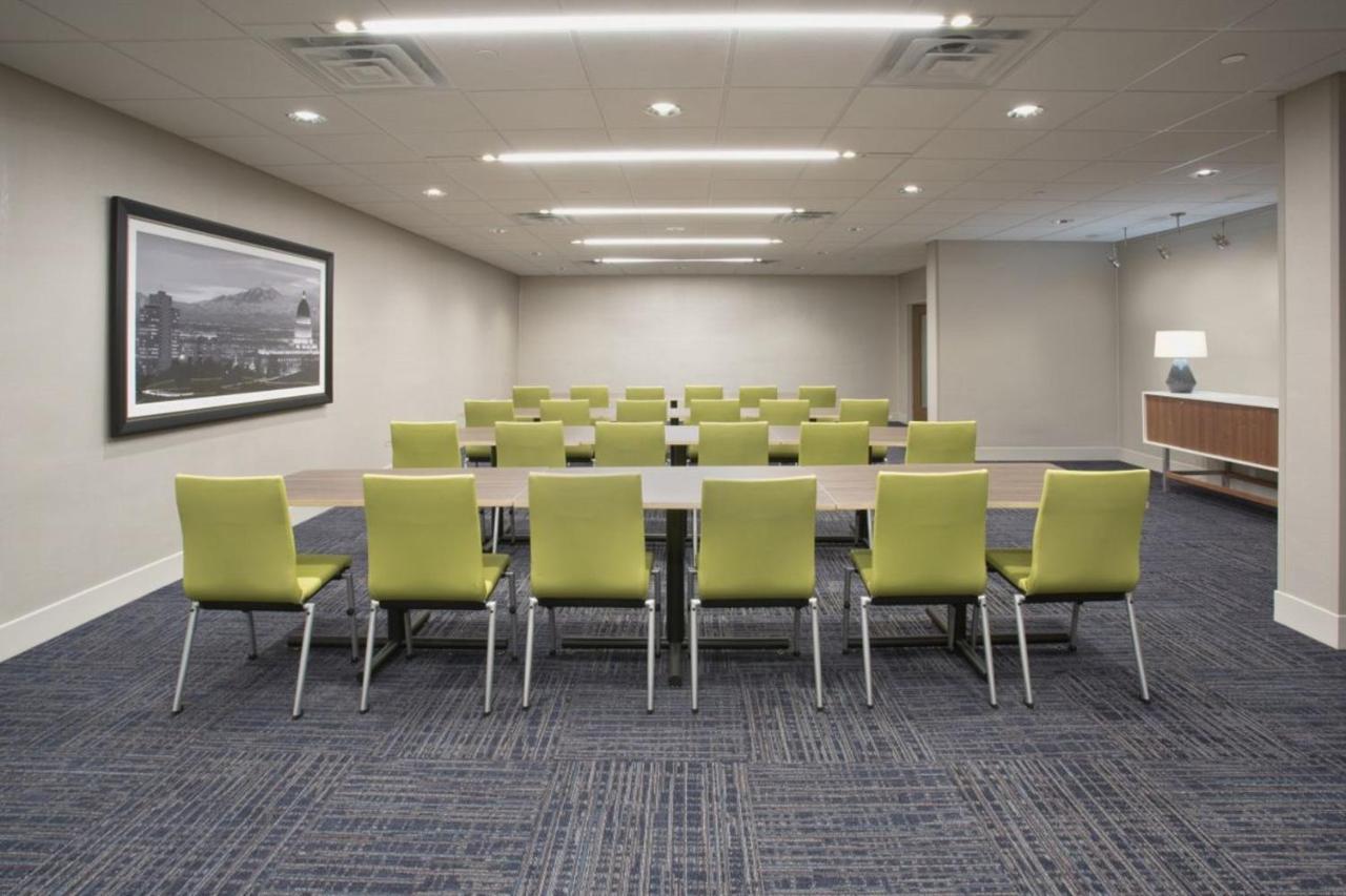 Holiday Inn Express & Suites - Parsons By Ihg Экстерьер фото